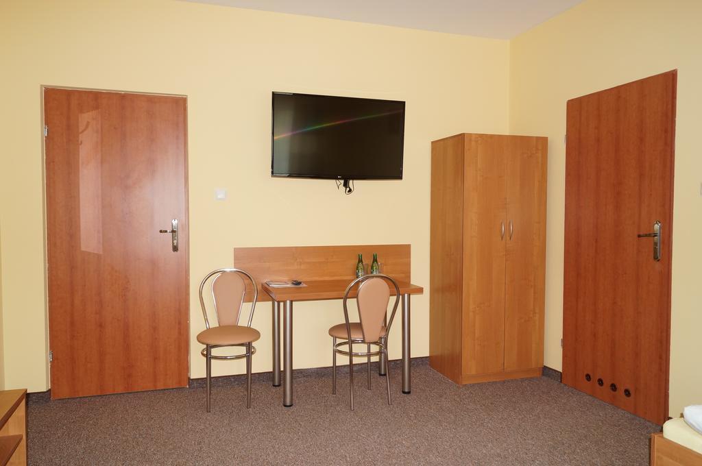 Hotel-Restauracja-Bar Rudka Ostrowiec Świętokrzyski Dış mekan fotoğraf