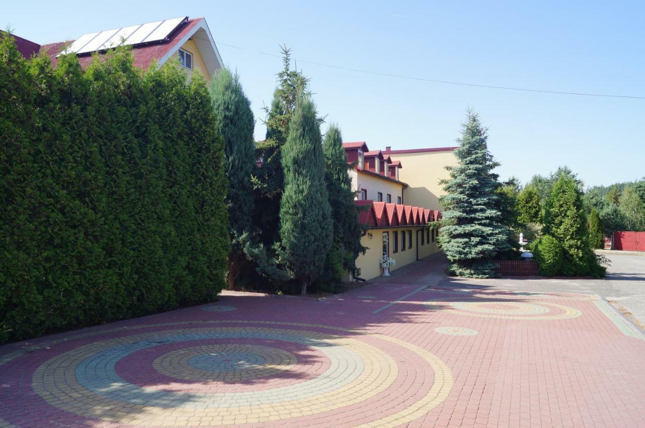 Hotel-Restauracja-Bar Rudka Ostrowiec Świętokrzyski Dış mekan fotoğraf